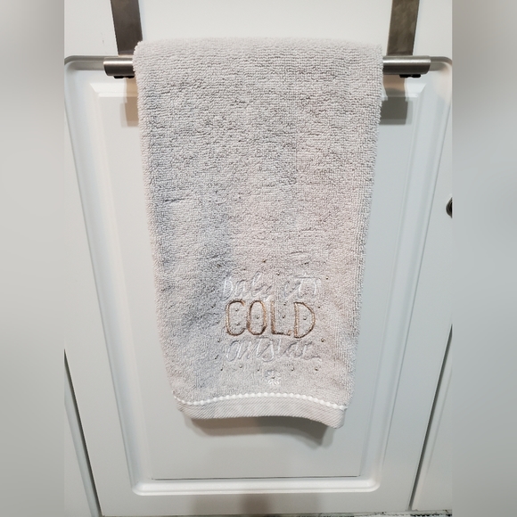 Seasonal/Christmas Decorative Embroidered Hand Towels- Set of Two - Picture 4 of 4